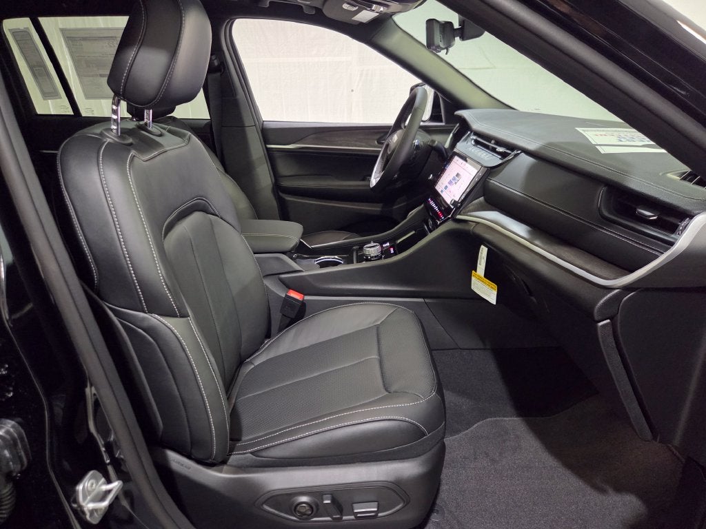 2027 Jeep Grand Cherokee Limited Reserve