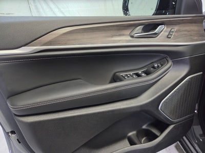 2027 Jeep Grand Cherokee Limited Reserve