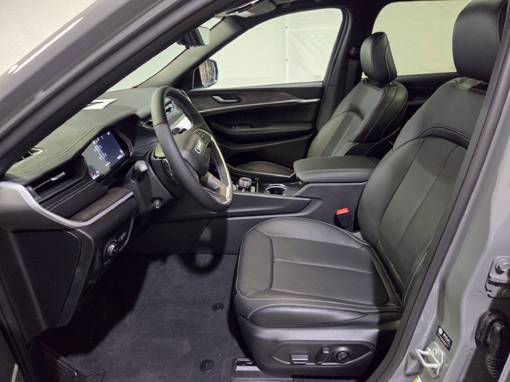 2027 Jeep Grand Cherokee Limited Reserve