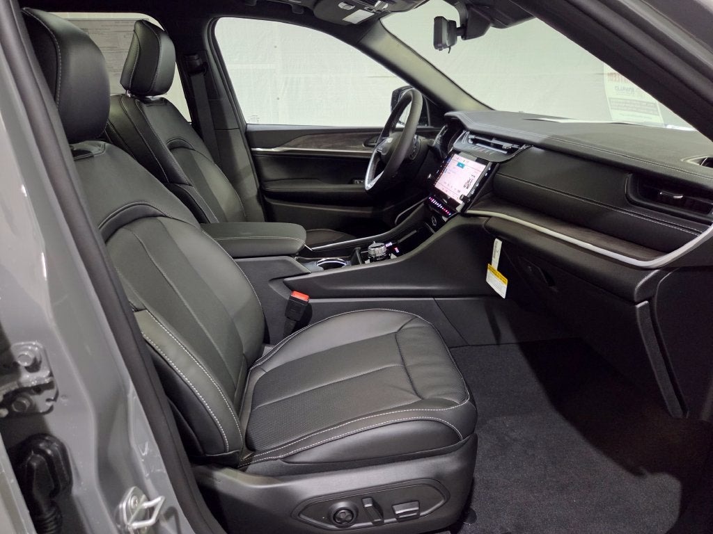 2027 Jeep Grand Cherokee Limited Reserve