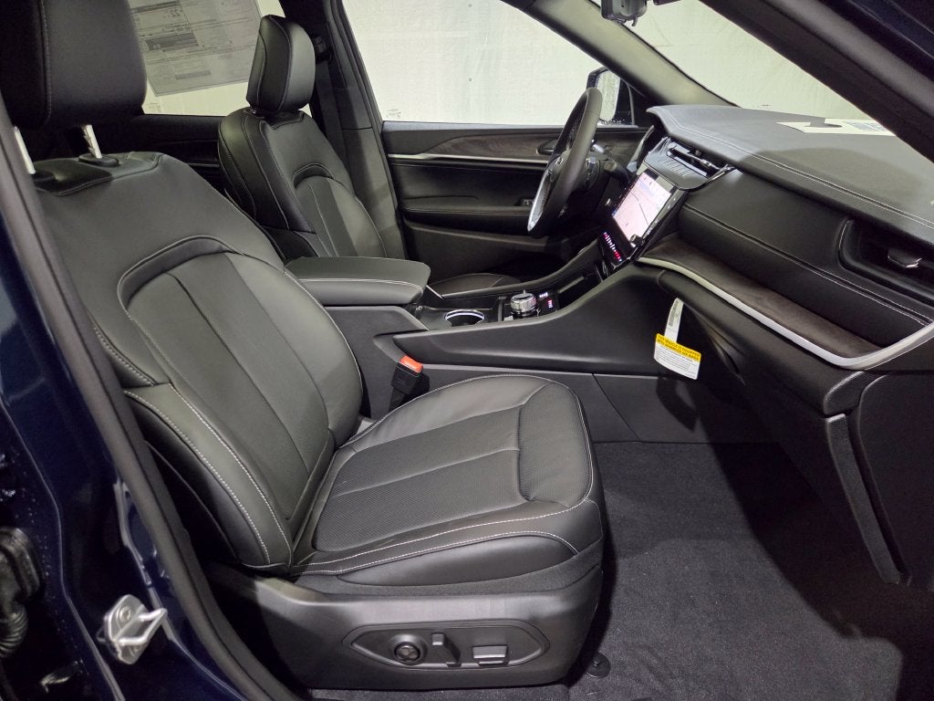 2027 Jeep Grand Cherokee Limited Reserve
