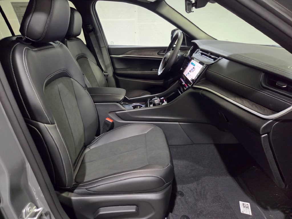 2027 Jeep Grand Cherokee L Laredo Altitude