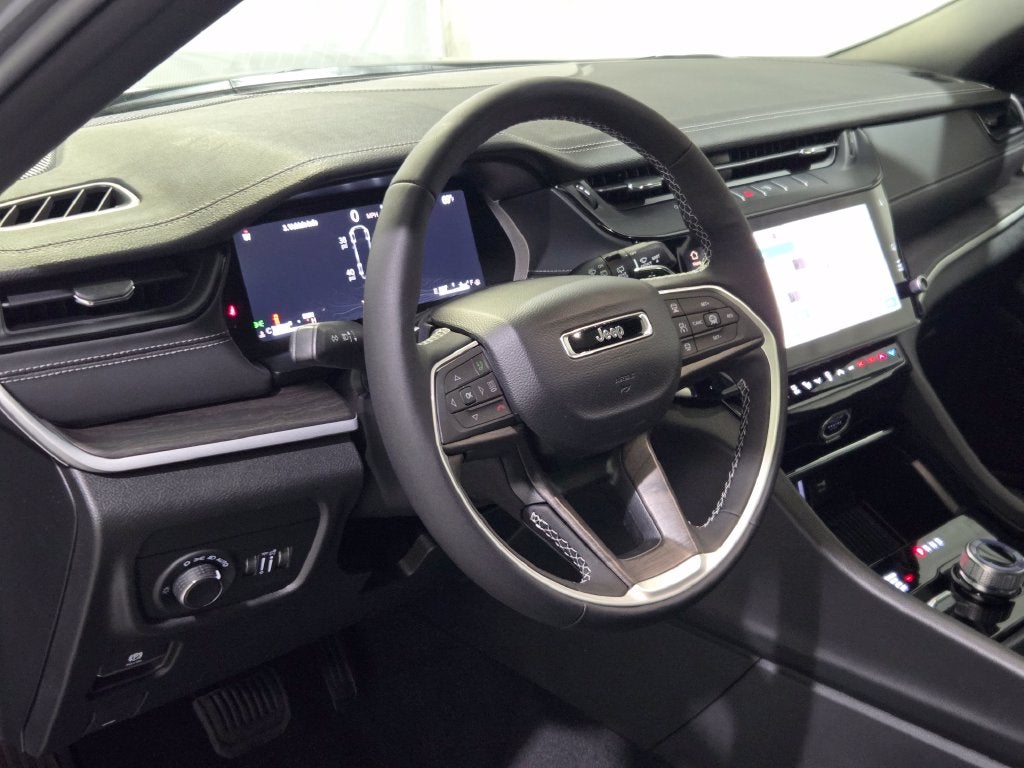 2027 Jeep Grand Cherokee L Laredo Altitude
