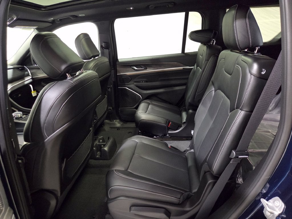 2027 Jeep Grand Cherokee L Limited Reserve