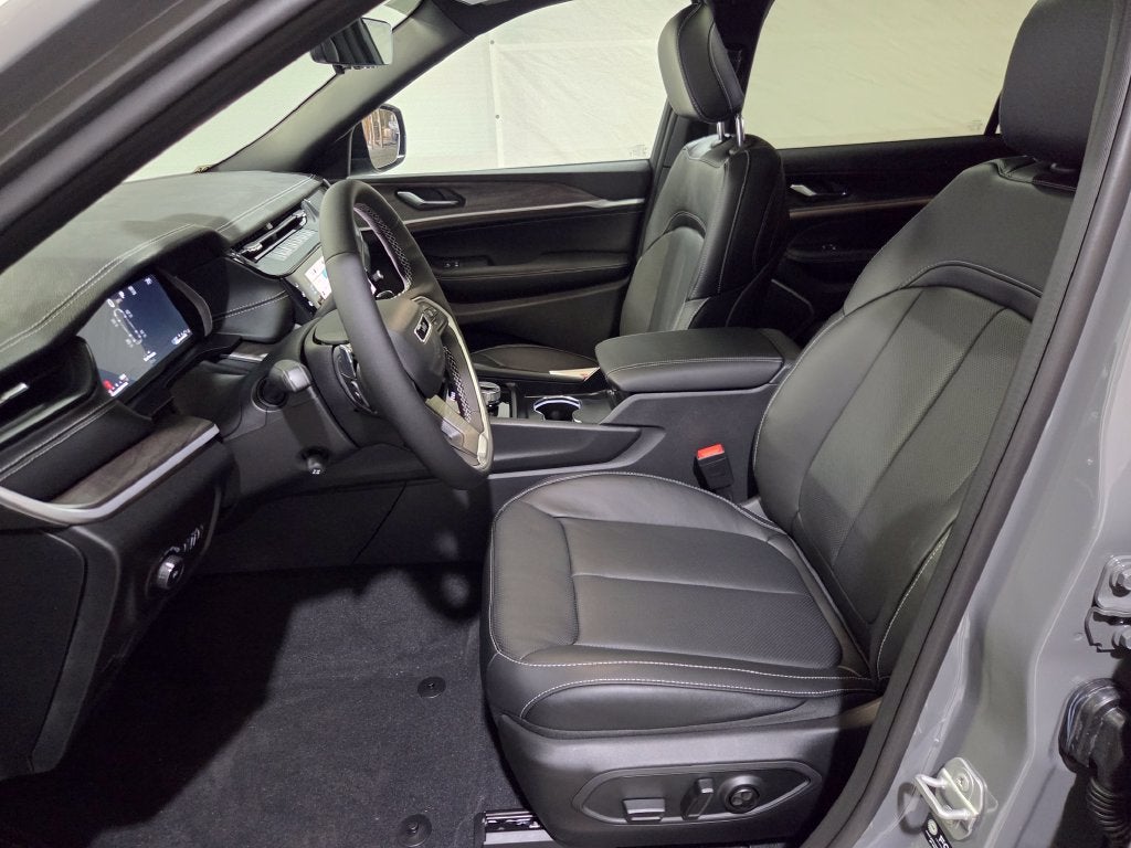 2027 Jeep Grand Cherokee L Limited Reserve