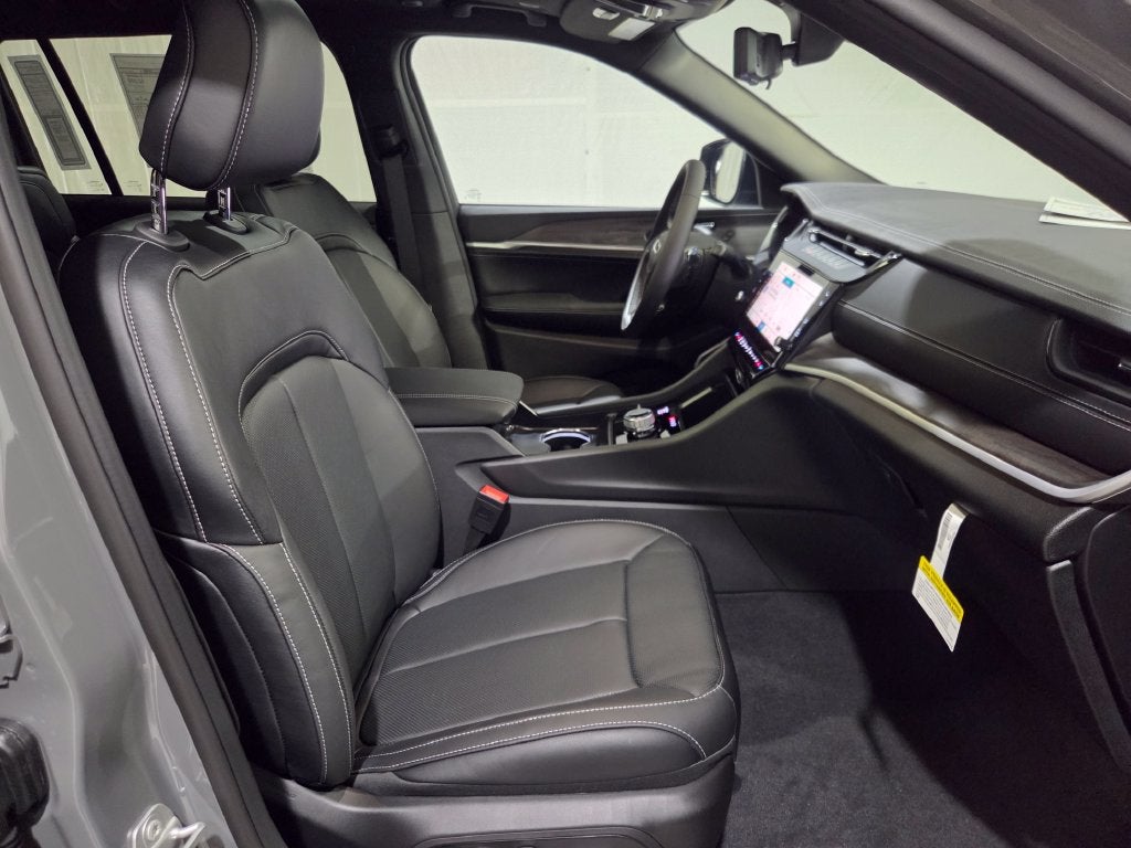 2027 Jeep Grand Cherokee L Limited Reserve
