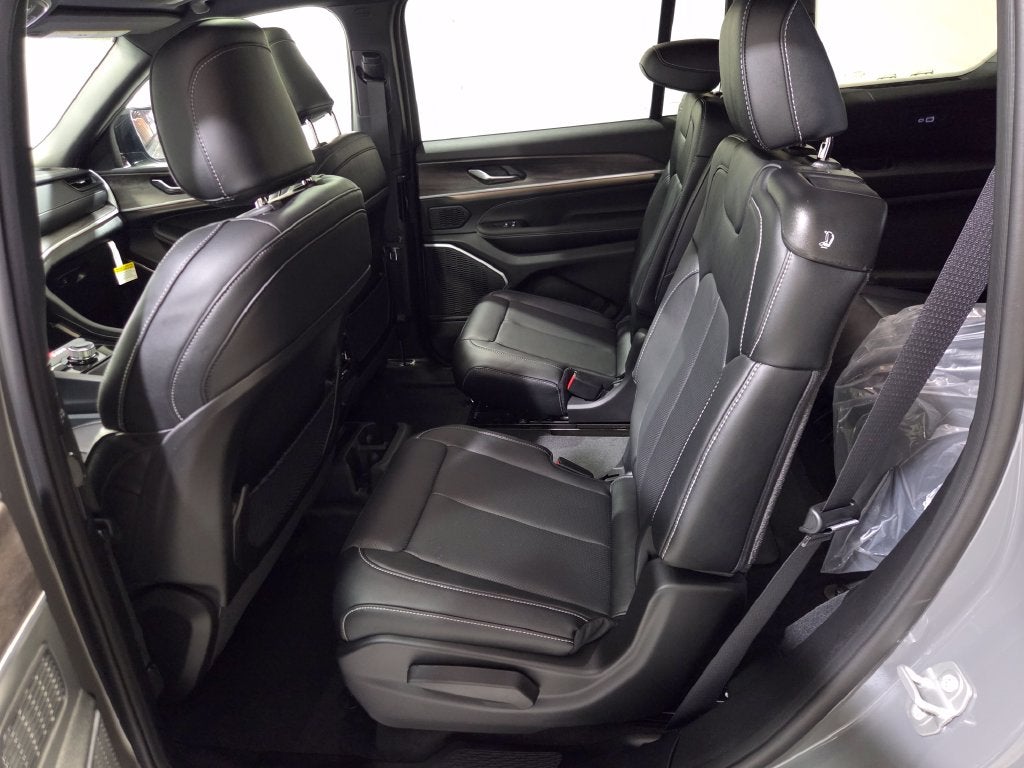 2027 Jeep Grand Cherokee L Limited Reserve