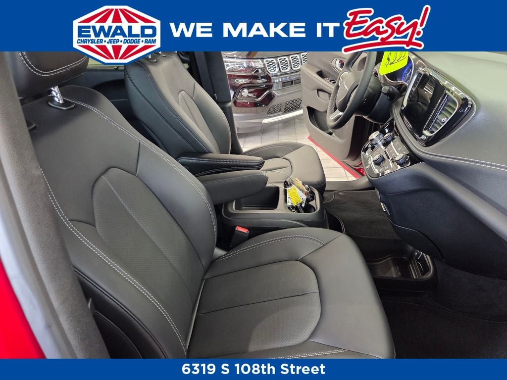 2026 Chrysler Pacifica Select