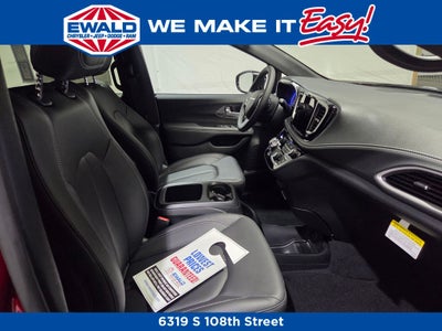 2026 Chrysler Pacifica Select