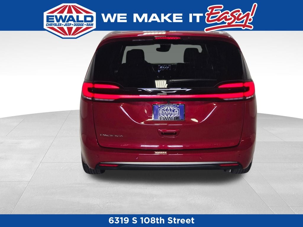 2027 Chrysler Pacifica Select