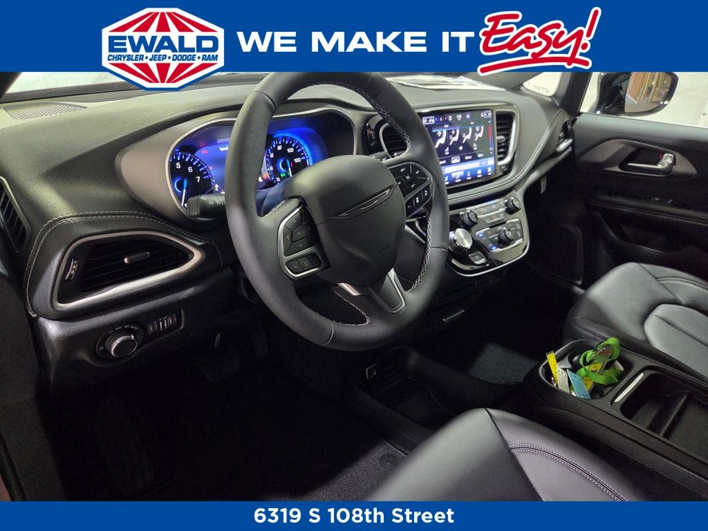2027 Chrysler Pacifica Select