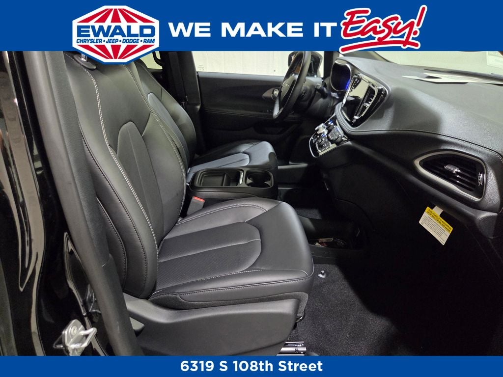 2027 Chrysler Pacifica Select