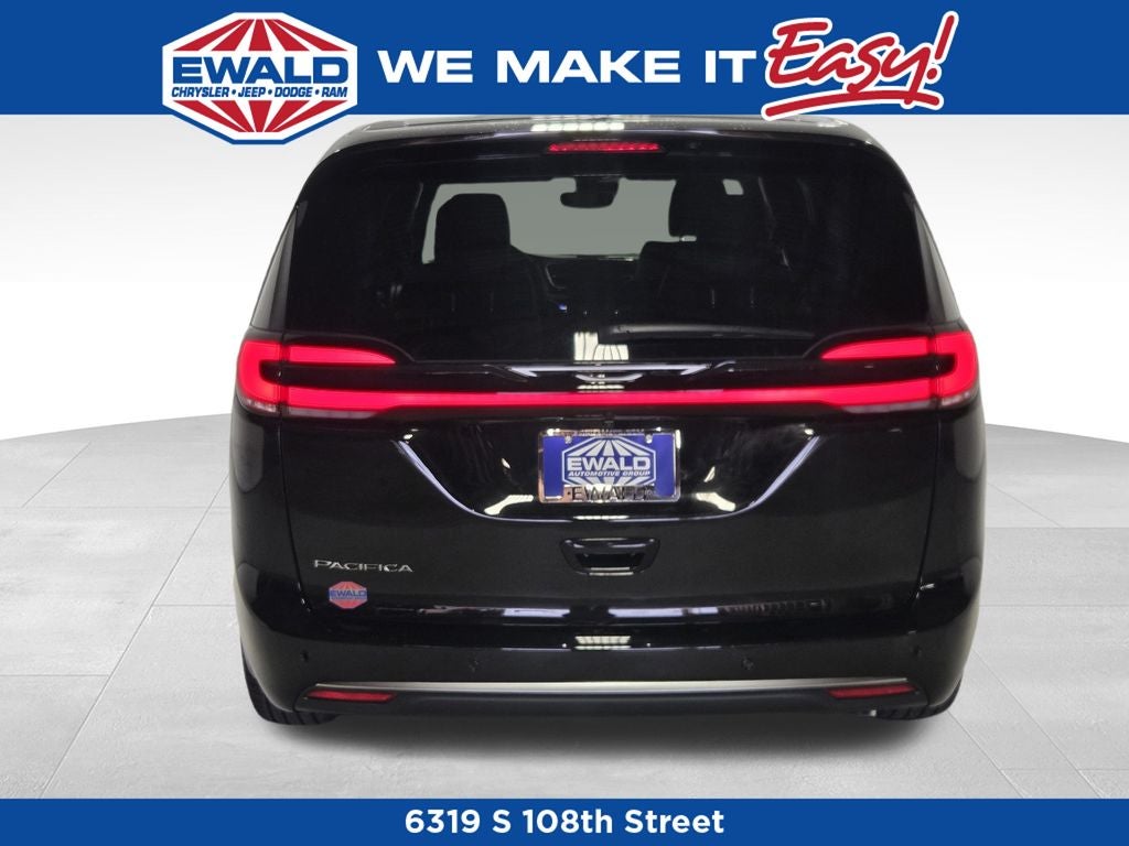 2027 Chrysler Pacifica Select