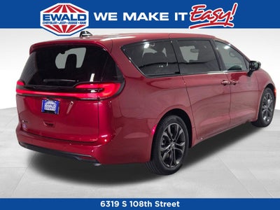 2026 Chrysler Pacifica Select