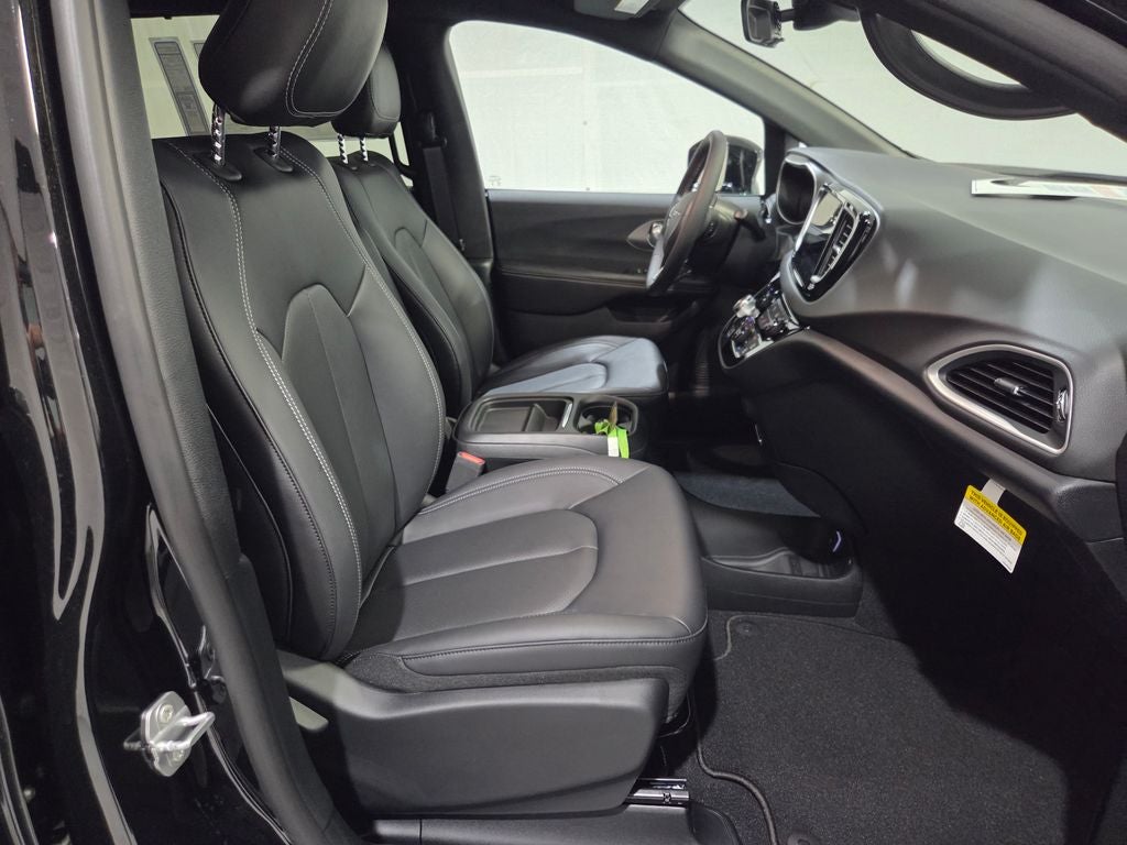 2027 Chrysler Pacifica LX