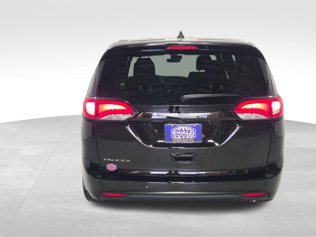 2027 Chrysler Pacifica LX