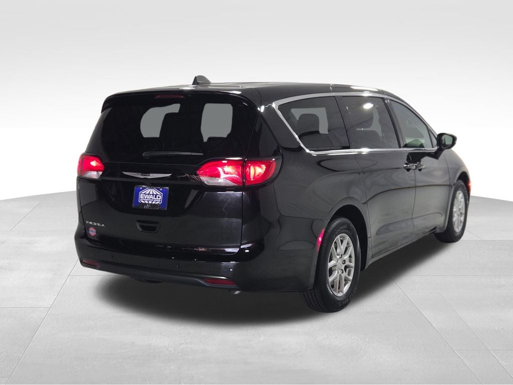 2027 Chrysler Pacifica LX