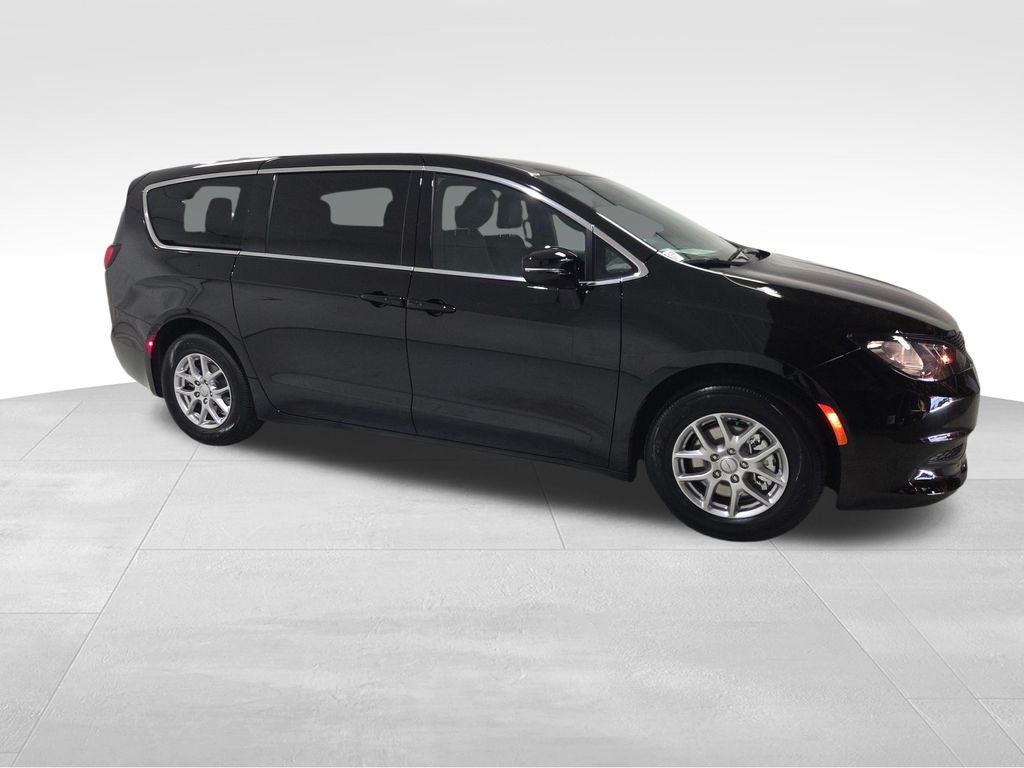 2027 Chrysler Pacifica LX