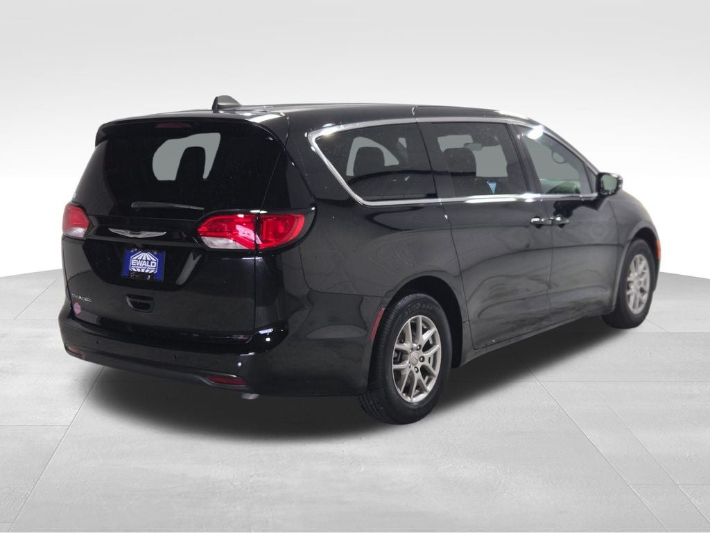 2026 Chrysler Voyager LX