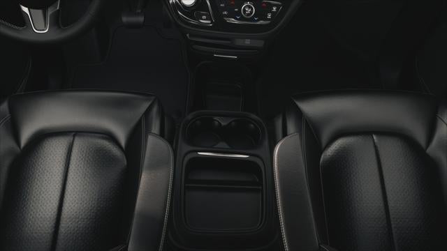 2027 Chrysler Pacifica LX