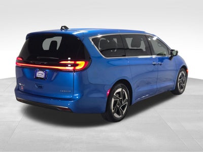 2027 Chrysler Pacifica Limited