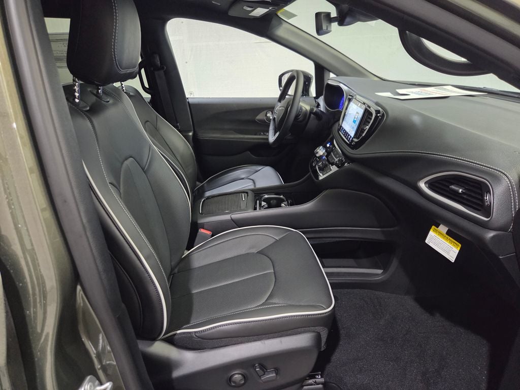 2027 Chrysler Pacifica Limited