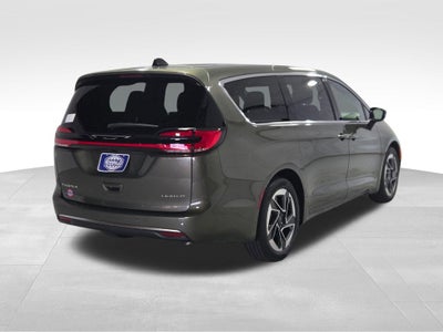 2027 Chrysler Pacifica Limited