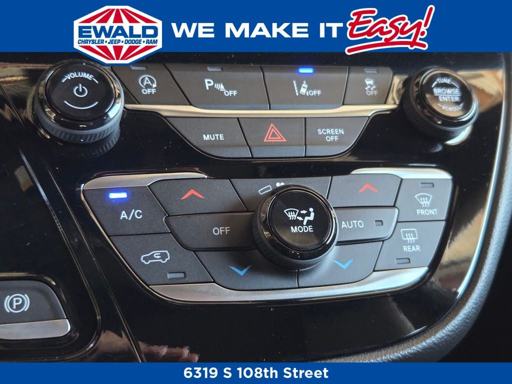 2027 Chrysler Pacifica Select