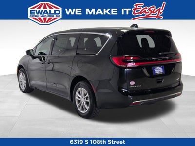 2027 Chrysler Pacifica Select