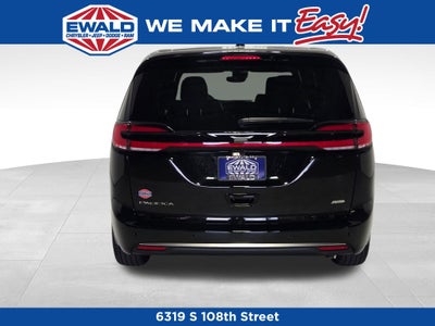 2027 Chrysler Pacifica Select