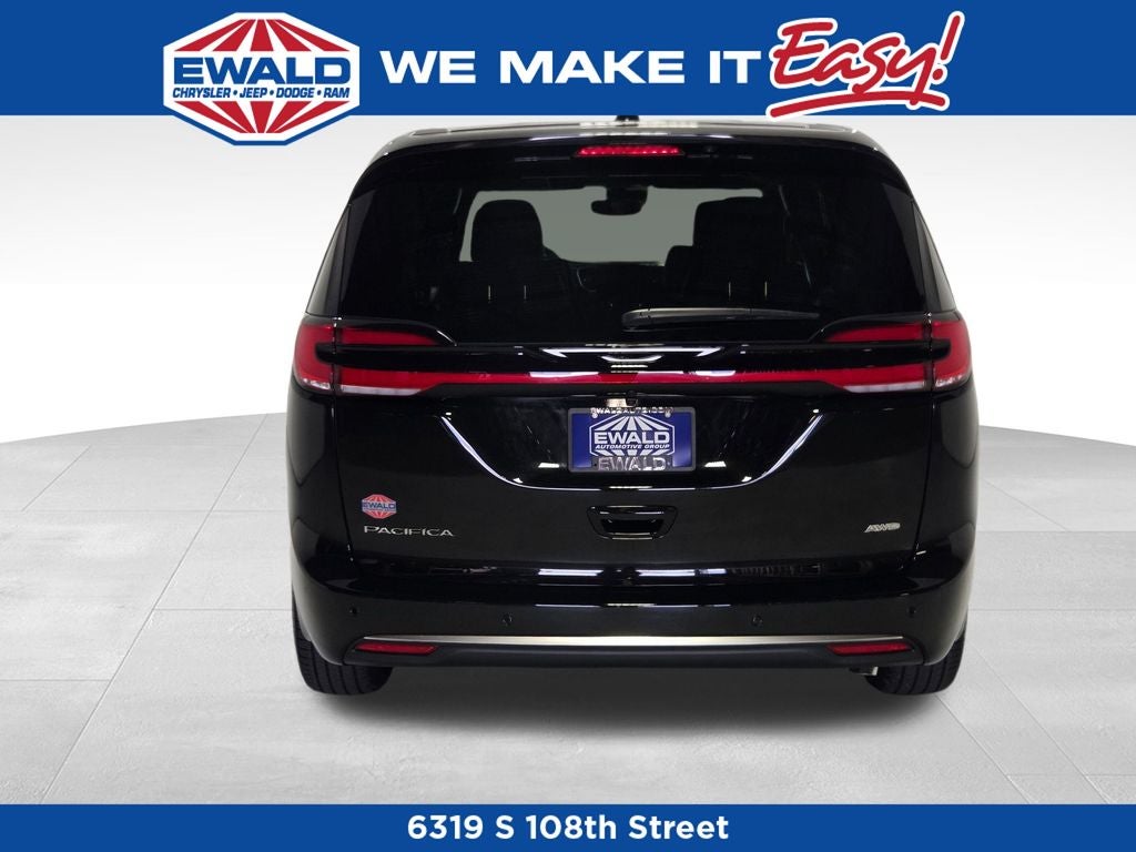 2027 Chrysler Pacifica Select