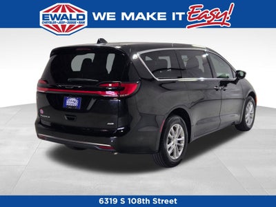 2027 Chrysler Pacifica Select