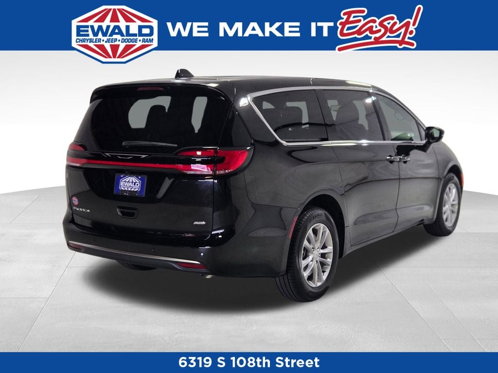 2027 Chrysler Pacifica Select
