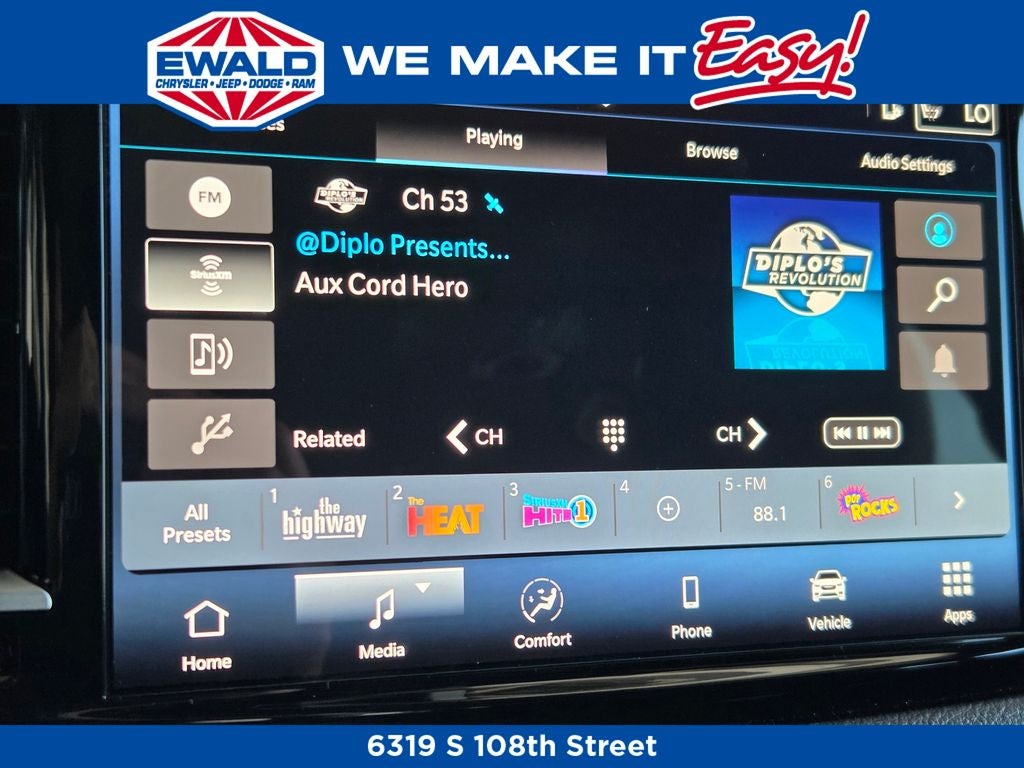 2027 Chrysler Pacifica Select