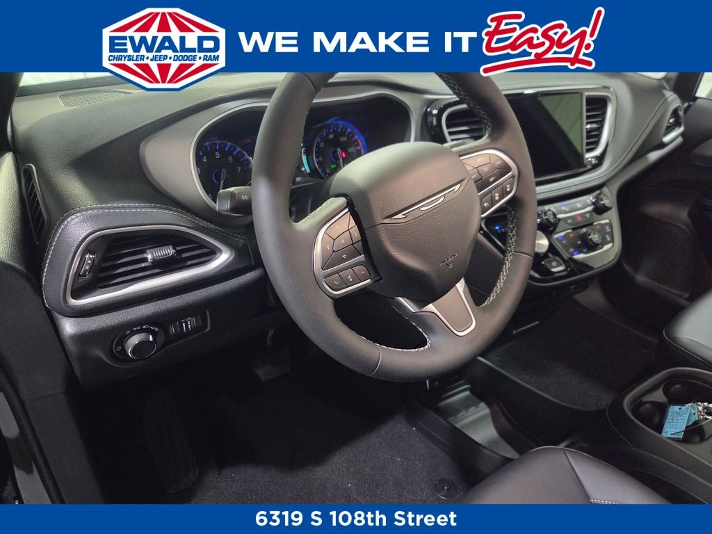 2027 Chrysler Pacifica Select