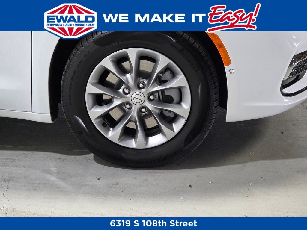 2026 Chrysler Pacifica Select