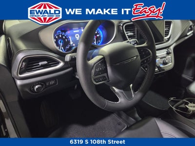 2027 Chrysler Pacifica Select