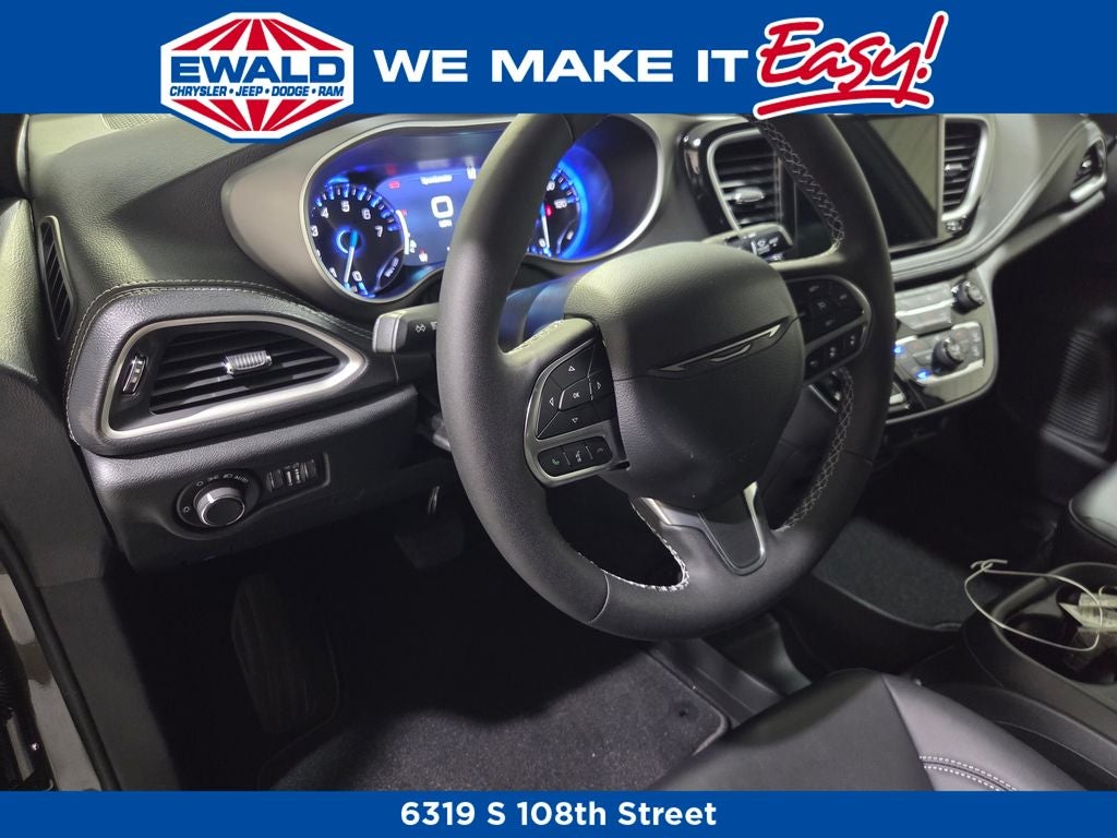 2027 Chrysler Pacifica Select