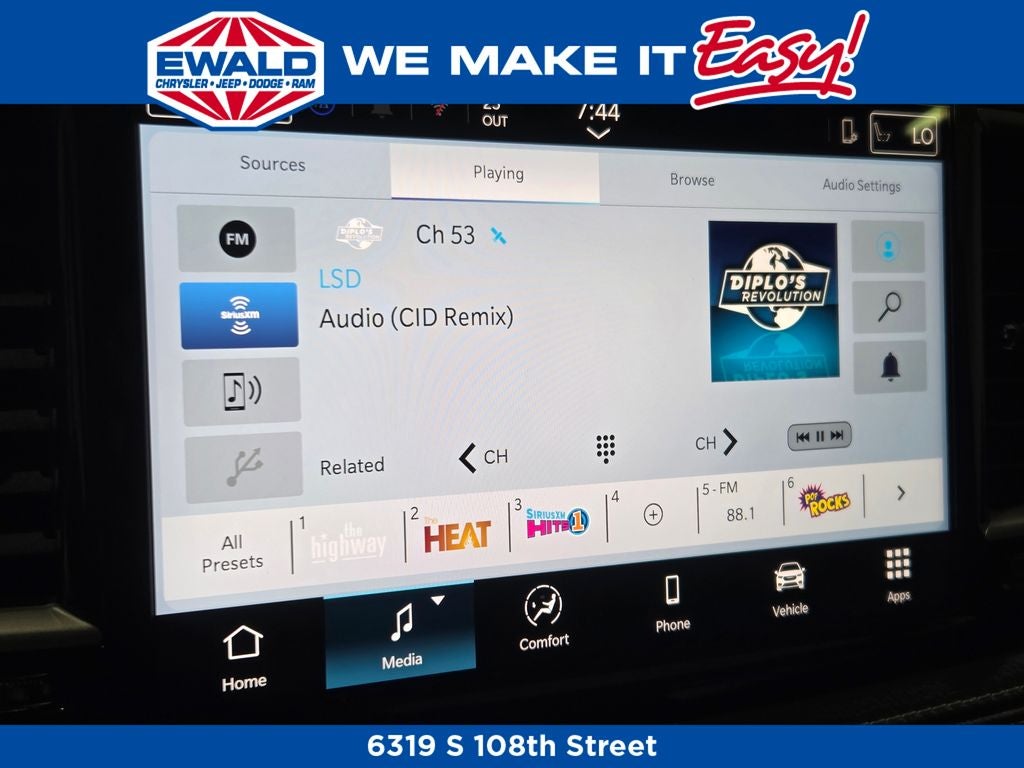 2026 Chrysler Pacifica Select