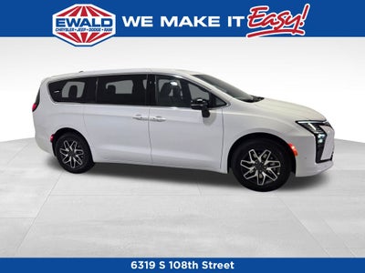 2027 Chrysler Pacifica Limited