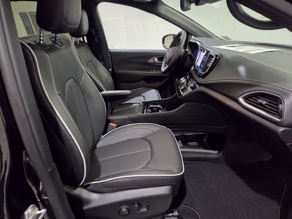 2027 Chrysler Pacifica Limited