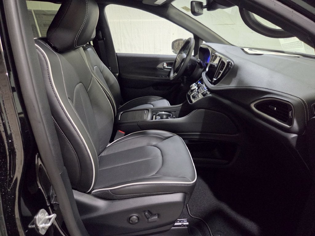 2027 Chrysler Pacifica Limited