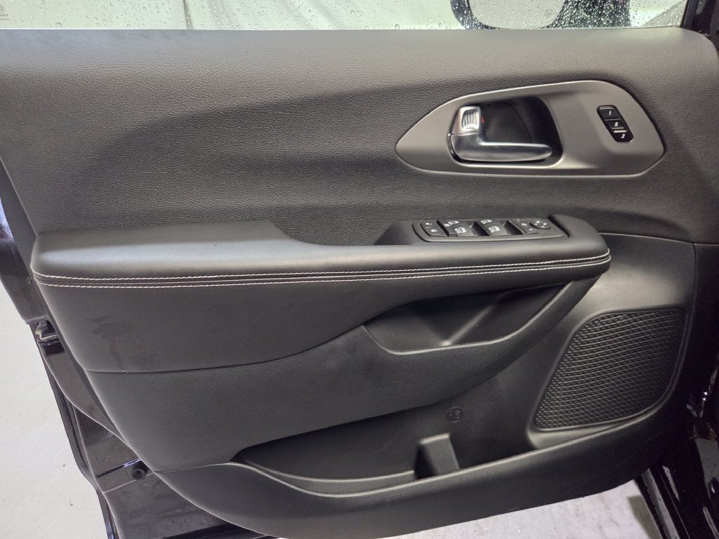 2027 Chrysler Pacifica Limited