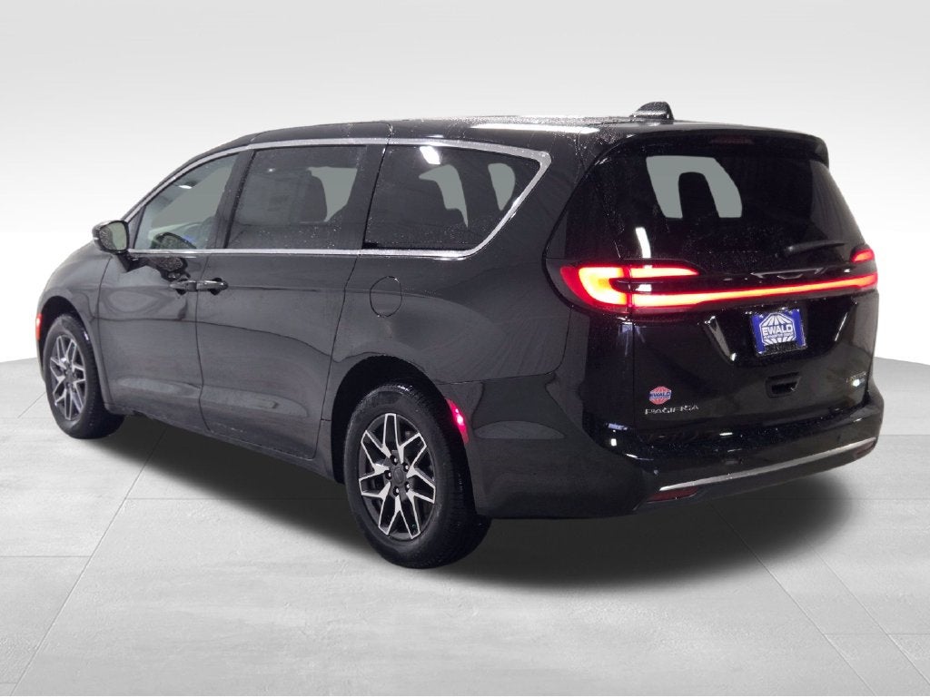 2027 Chrysler Pacifica Limited